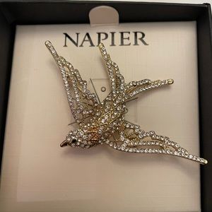 Napier NIB Christmas Dove Gold tone and Rhinestone Pin